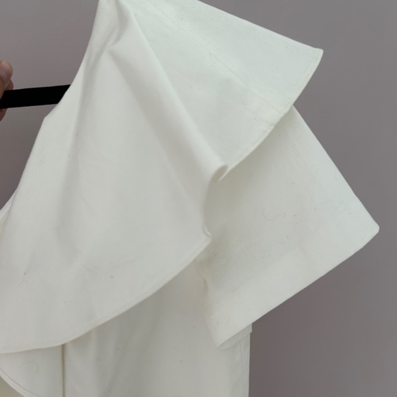 White Club Monaco one sleeve ruffle dress - Picture 2 of 4